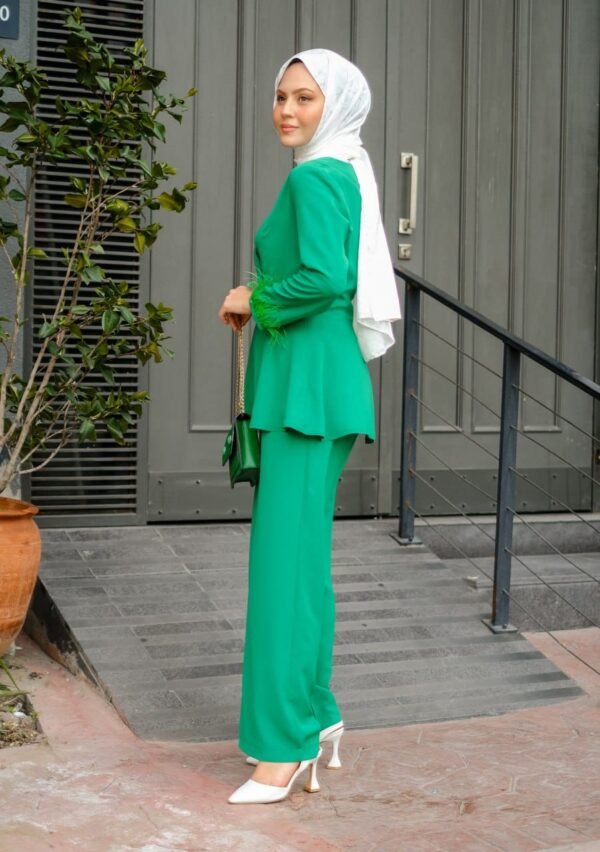 Green Peplum Two-Piece Set – Stylish Tunic with Feather Sleeve Detail & Wide-Leg Pants